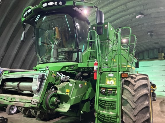 2012 John Deere S690 Equipment Image0