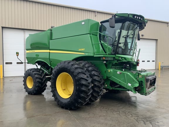 2012 John Deere S690 Equipment Image0