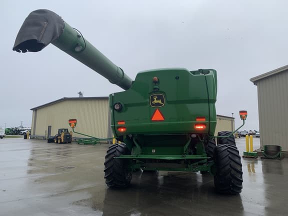 Image of John Deere S690 equipment image 3