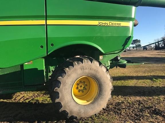 Image of John Deere S690 equipment image 1