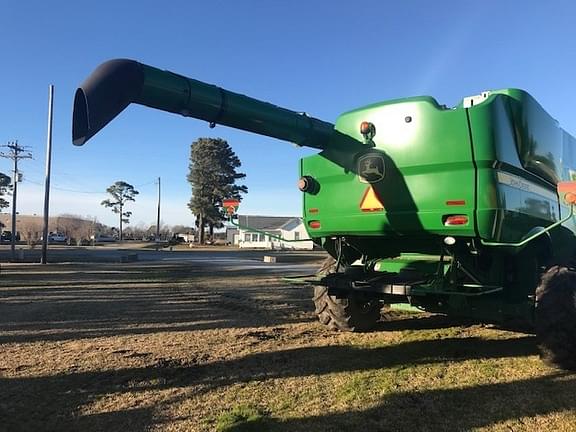 Image of John Deere S690 equipment image 3