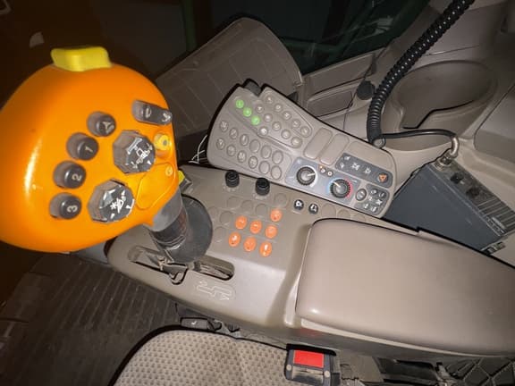 Image of John Deere S690 equipment image 3