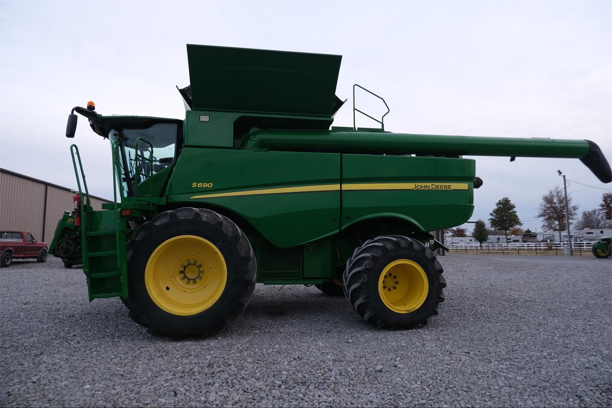 2012 John Deere S690 Equipment Image0