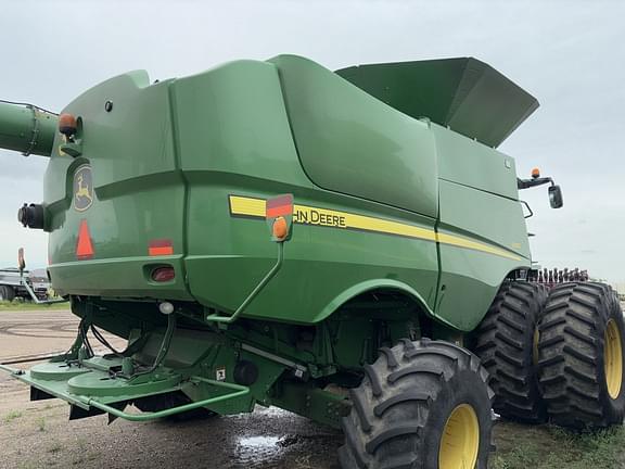 Image of John Deere S690 equipment image 3