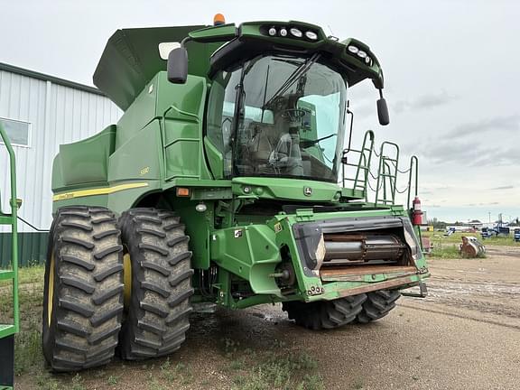 Image of John Deere S690 equipment image 1