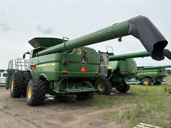 Image of John Deere S690 equipment image 2