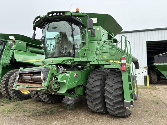 Image of John Deere S690 Primary image