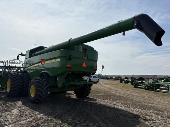 Image of John Deere S690 equipment image 3