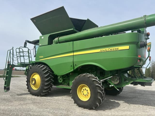 Image of John Deere S690 equipment image 4