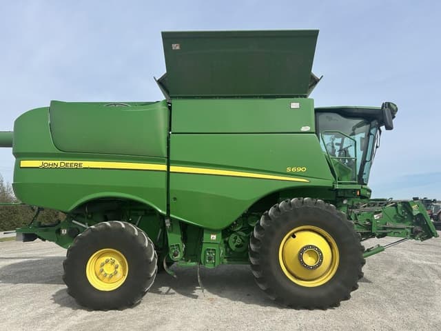 Image of John Deere S690 equipment image 3