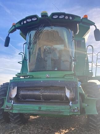 Image of John Deere S690 equipment image 4