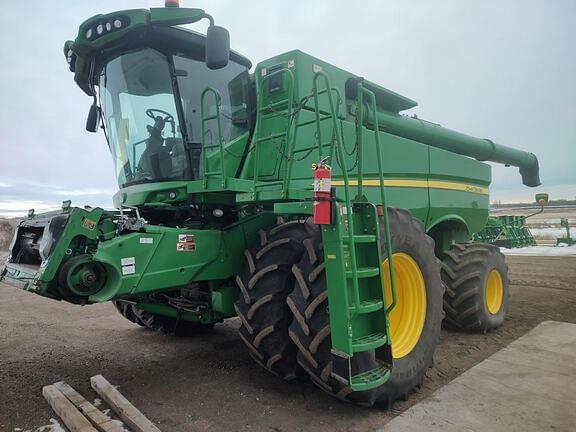 Image of John Deere S690 Primary image