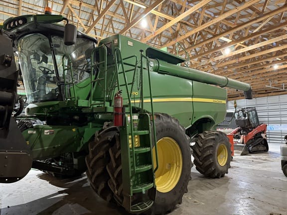 2012 John Deere S690 Equipment Image0