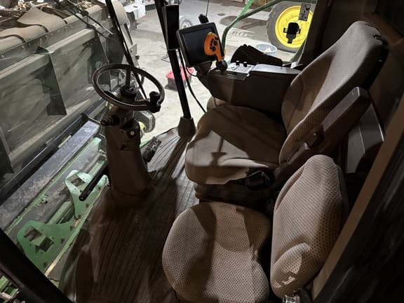 Image of John Deere S690 Image 1