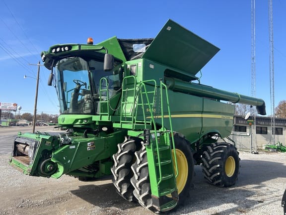 2012 John Deere S690 Equipment Image0