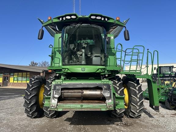 Image of John Deere S690 equipment image 1