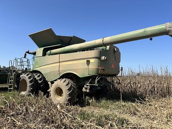 Image of John Deere S690 equipment image 2