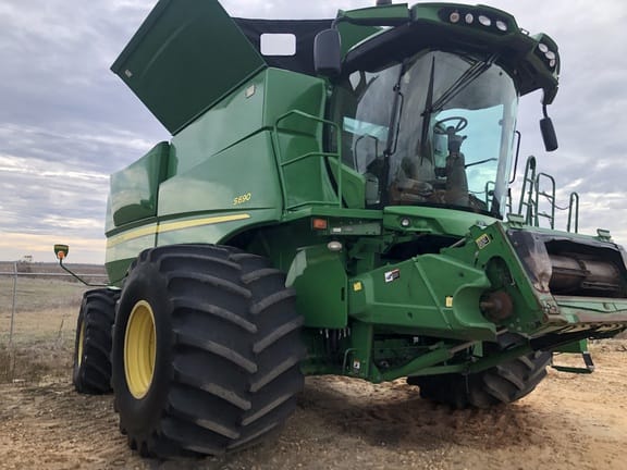 2012 John Deere S690 Equipment Image0