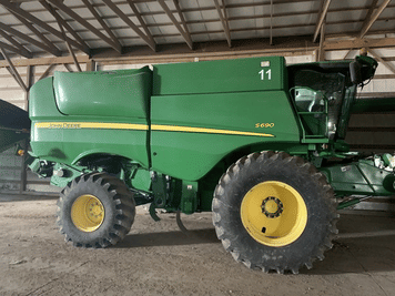 Main image John Deere S690