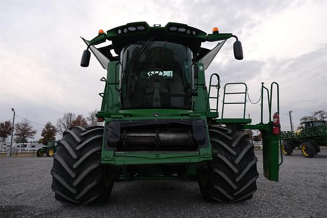 Image of John Deere S690 equipment image 2