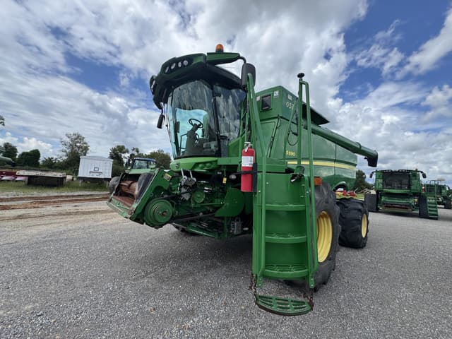 Image of John Deere S690 equipment image 1