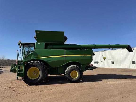 Image of John Deere S690 equipment image 1