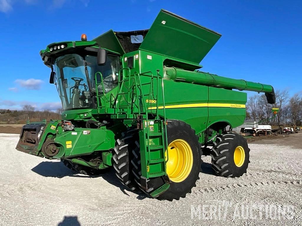 Image of John Deere S690 Primary image