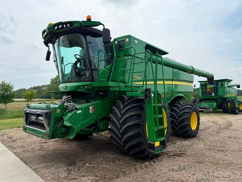 Image of John Deere S690 Primary image