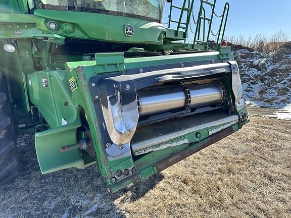 Image of John Deere S690 equipment image 2