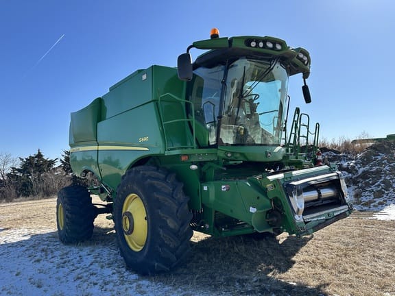 2012 John Deere S690 Equipment Image0