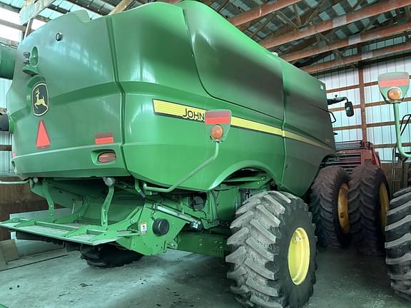 Image of John Deere S690 equipment image 4