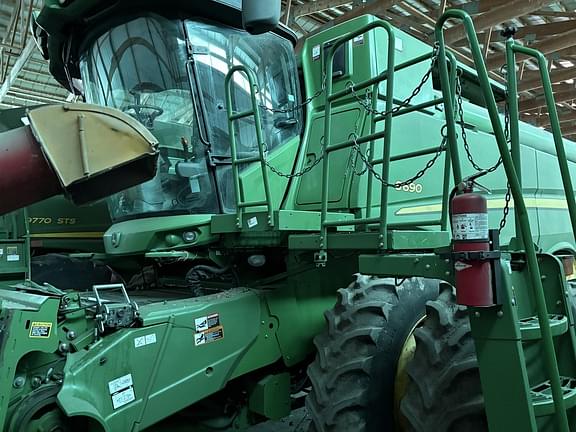Image of John Deere S690 equipment image 3