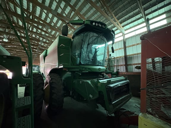 2012 John Deere S690 Equipment Image0