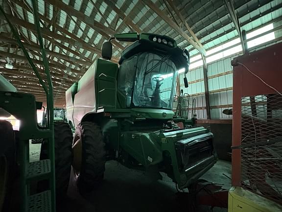 Image of John Deere S690 Primary image