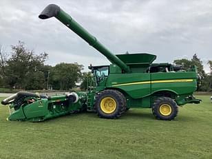 Main image John Deere S690 1