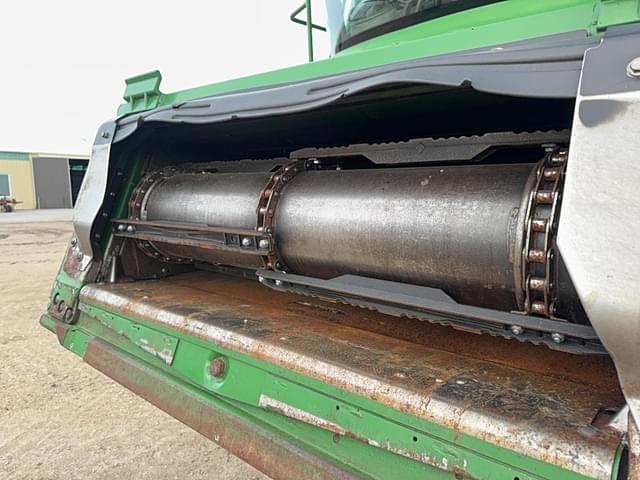 Image of John Deere S690 equipment image 3