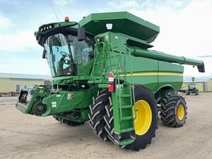 2012 John Deere S690 Image