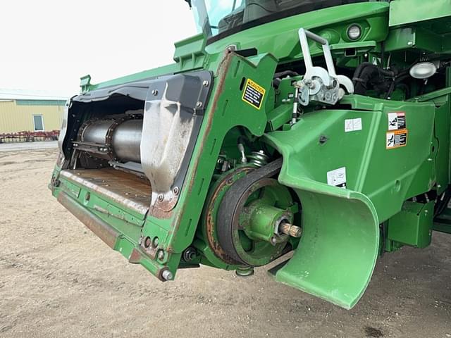 Image of John Deere S690 equipment image 1