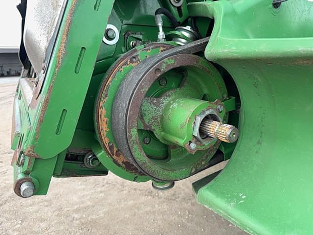 Image of John Deere S690 equipment image 2