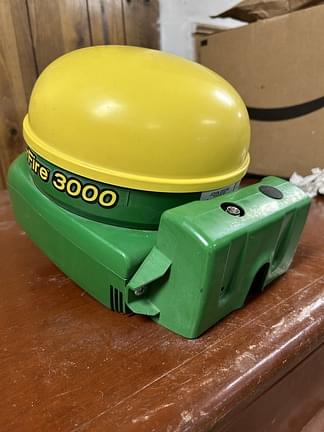 Image of John Deere StarFire 3000 equipment image 1