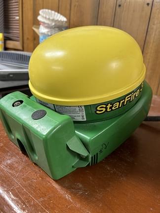 Image of John Deere StarFire 3000 equipment image 2