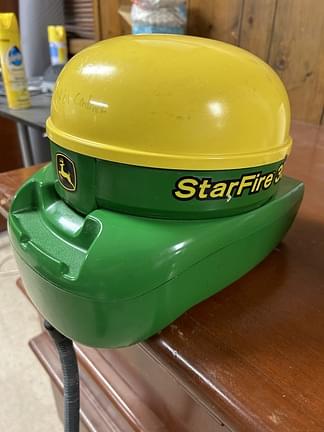 Image of John Deere StarFire 3000 equipment image 4