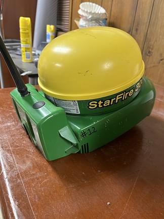 Image of John Deere StarFire 3000 equipment image 2