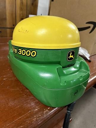 Image of John Deere StarFire 3000 equipment image 3