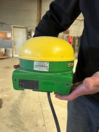 Image of John Deere StarFire 3000 equipment image 4