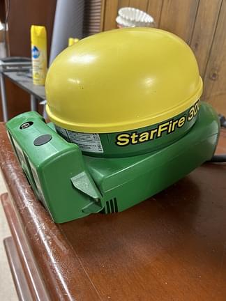 Image of John Deere StarFire 3000 equipment image 2