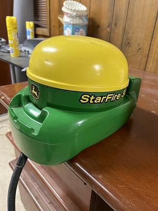 Image of John Deere StarFire 3000 equipment image 4