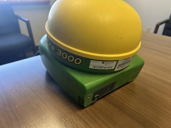 Image of John Deere StarFire 3000 equipment image 3