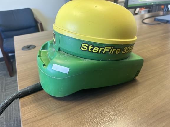 Image of John Deere StarFire 3000 equipment image 4