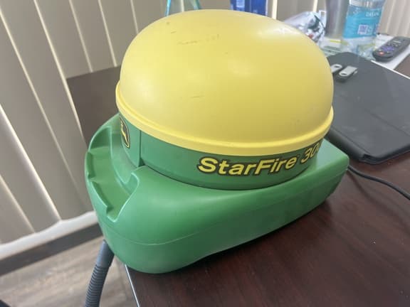 Image of John Deere StarFire 3000 Image 1